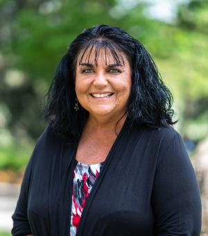 Cyndi Fout headshot